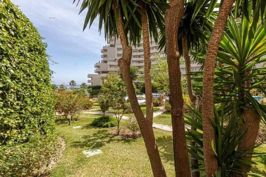 797 Holiday Rentals- Precioso Piso Con Vistas Al Jardin En Benalbeach Benalmádena Dış mekan fotoğraf