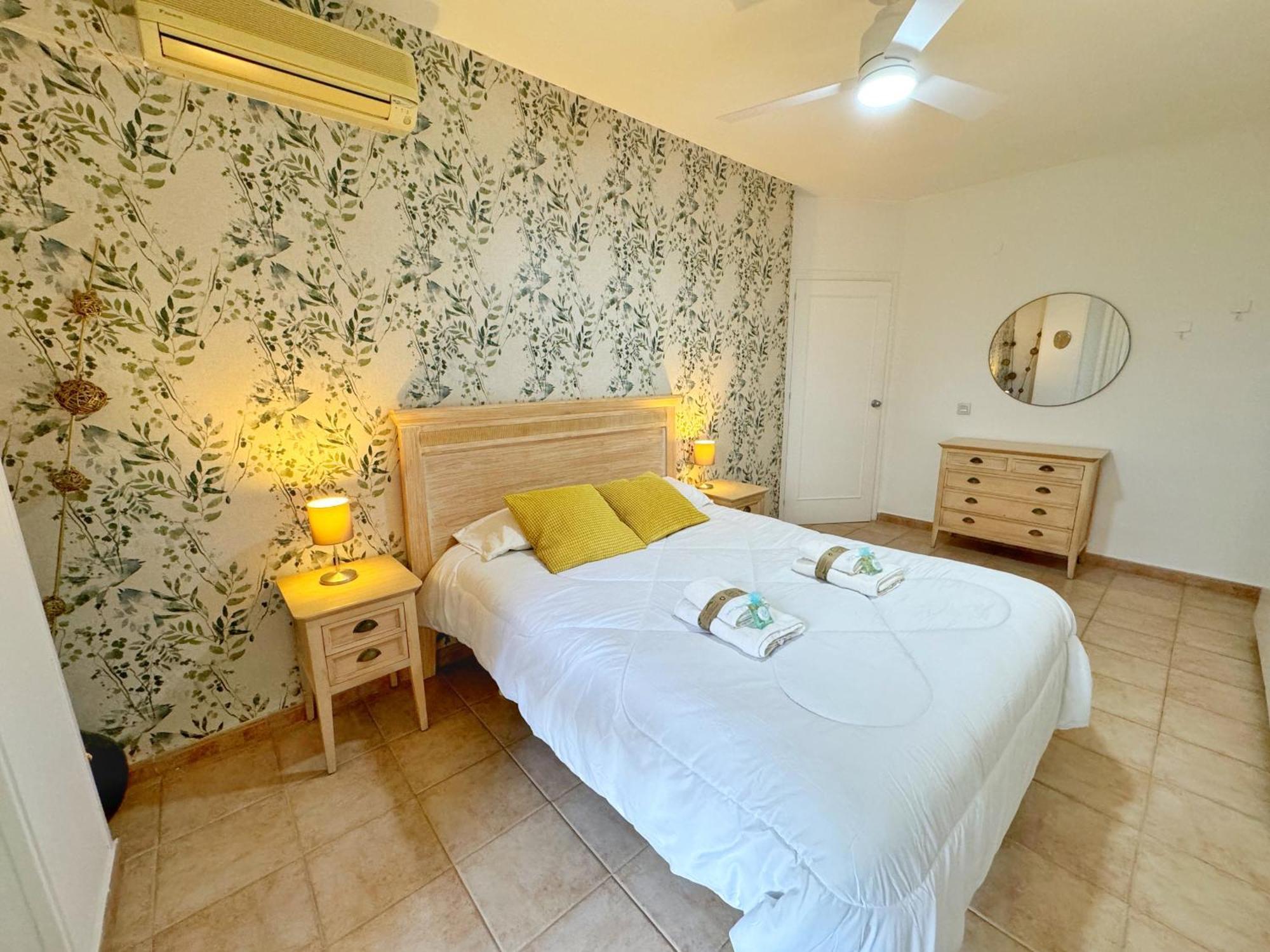 797 Holiday Rentals- Precioso Piso Con Vistas Al Jardin En Benalbeach Benalmádena Dış mekan fotoğraf