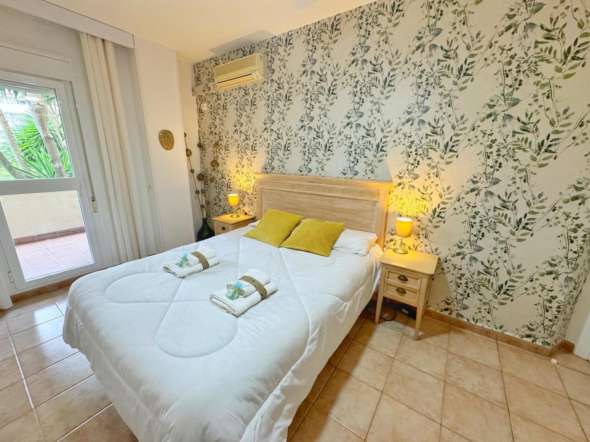 797 Holiday Rentals- Precioso Piso Con Vistas Al Jardin En Benalbeach Benalmádena Dış mekan fotoğraf